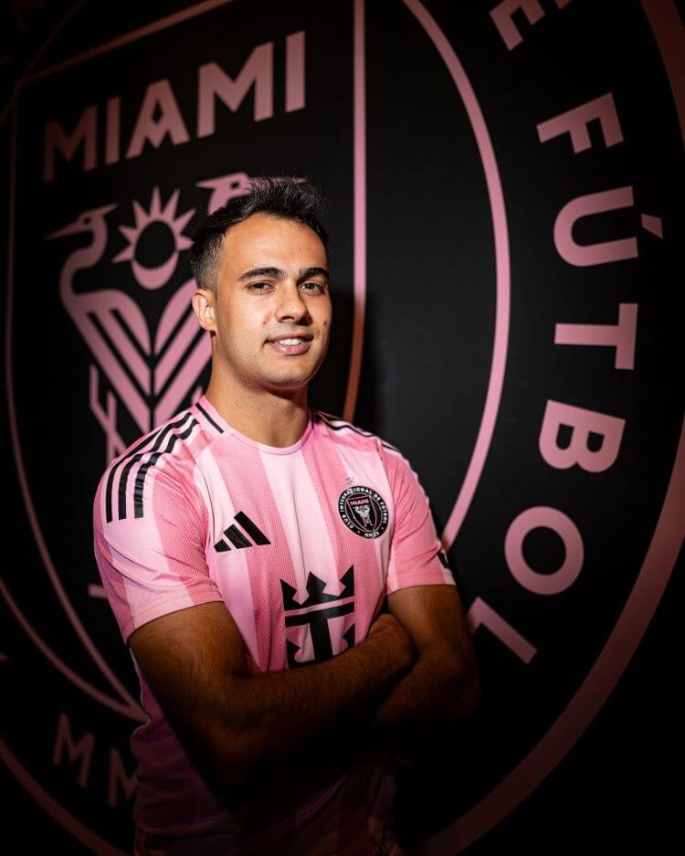 Reguilón: Được sát cánh cùng Messi như mơ, sự chào đón vượt xa tưởng tượng