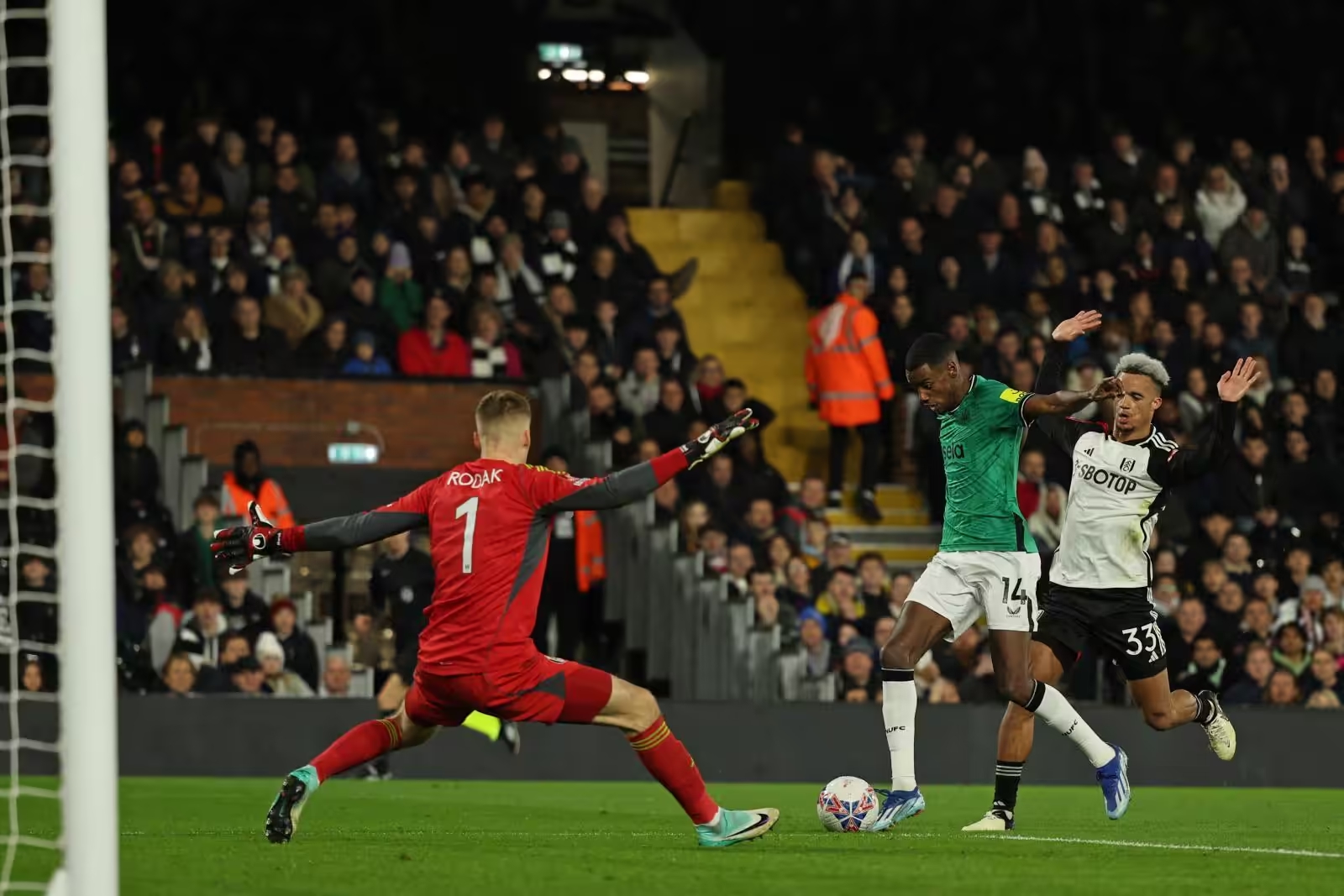 ผลฟุตบอลเอฟเอ คัพ รอบ 4 นิวคาสเซิ่ล บุกชนะ ฟูแล่ม ลิ่วรอบ 5