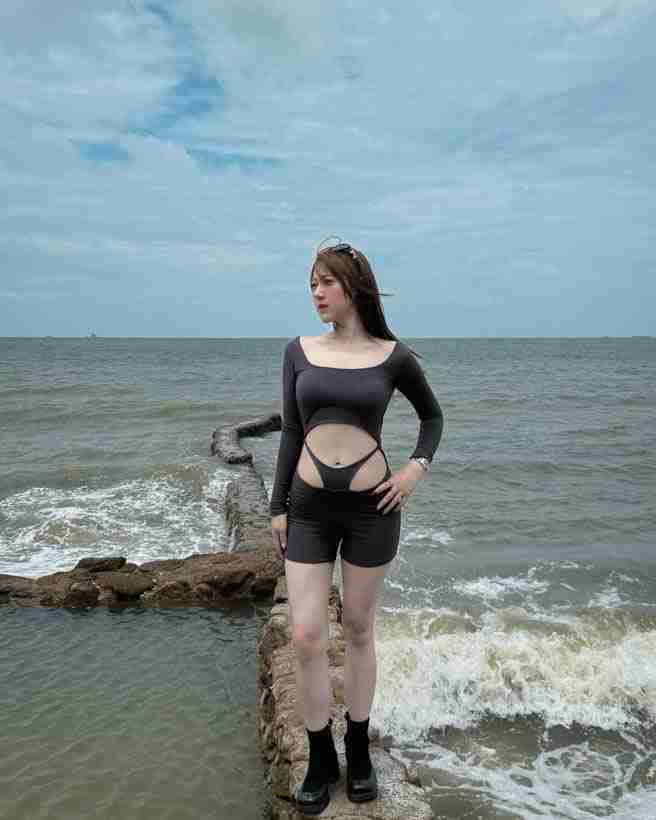 พลอยสุรีย์ โคตรคูล อินฟลูเอนเซอร์สาวสุดฮอต แฟนบอลตัวยงเชลซี จัดเต็มความแซ่บ !!