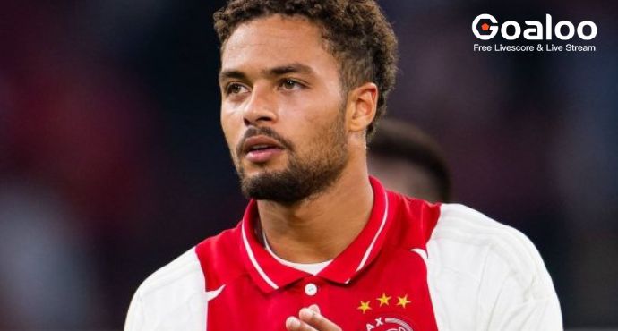 Barcelona Join the Race for Ajax Full-Back Rensch