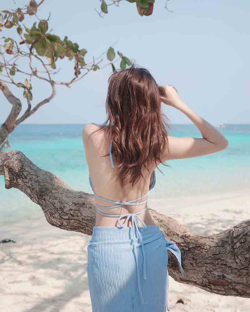 ตังค์นัฐรุจี ใส่ชุดว่ายน้ำสีฟ้า โพสท่ากับทะเล หน้าเหมือนนางฟ้าเลย!!!