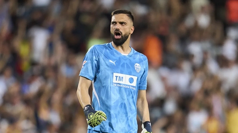 OFFICIAL : ตามคาด! ลิเวอร์พูล คอนเฟิร์มคว้า มามาร์ดาชวิลี่ ก่อนปล่อย บาเลนเซีย ยืมต่อ