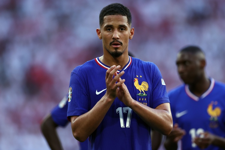 L'Equipe: Saliba đã thi đấu với chấn thương trong sáu tháng, nhưng ban huấn luyện đội tuyển Pháp không lo lắng về phong độ của anh ấy.