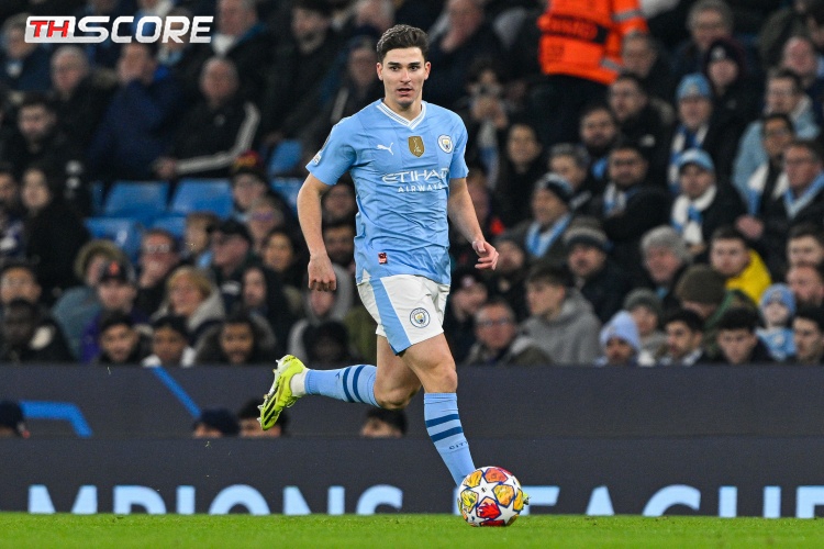 แฟนบอลกำลังถกกันเรื่องเงิน 70 ล้านปอนด์ของแอตเลติโก มาดริดเพื่อซื้ออัลบาเรซซึ่งสูงเกินไป