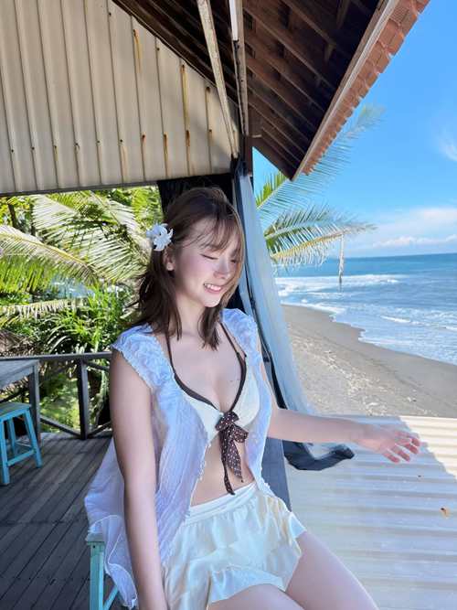 ปิ่นอมยิ้ม ธัญชนก กับชุดเที่ยวทะเลสุดละมุน ที่แอบเเซ็กซี่เบา ๆ ด้วยบิกินี่ด้านใน