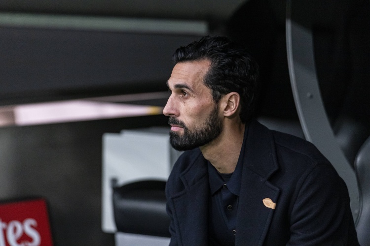 Marca: Một ngày sau chiến thắng vang dội trước Manchester City, Arbeloa vẫn làm việc gần 10 tiếng đồng hồ.