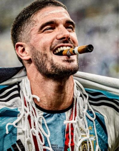 De paul hút xì gà, khoác lưới kỷ niệm 3 năm vô địch World cup: tất cả đều xứng đáng