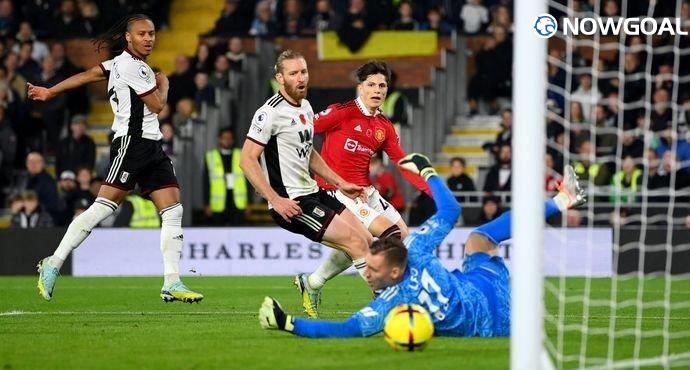 Liverpool Close in on Premier League Title as Manchester United Suffer Heavy Defeat