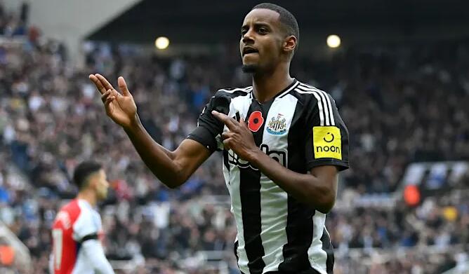 Alexander Isak speaks out as Matheus Cunha makes final decision