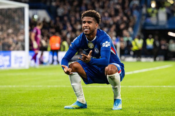 Ferdinand nói về việc MU chiêu mộ Santos: Cậu ấy hiện chưa thể thay thế Casemiro, đội bóng có lẽ vẫn sẽ tiếp tục chiêu mộ thêm cầu thủ