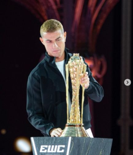 Ronaldo dự bế mạc Esports World Cup, đăng dòng trạng thái: Tự hào là một phần của sự kiện này