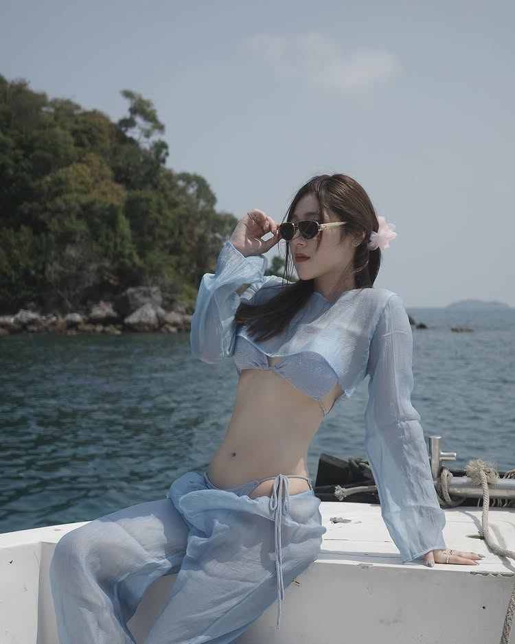 พลอย พลอยสุรีย์ ไอดอลสาวสุดฮอต แฟนบอลเชลซี เสิร์ฟลุคแซ่บ !! ฉลองแชมป์
