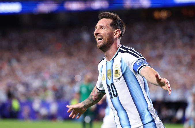 5 quả bóng vàng hiện tại đều ra sân ở vòng 1: Messi hat-trick điểm tuyệt đối, Modric thấp điểm nhất