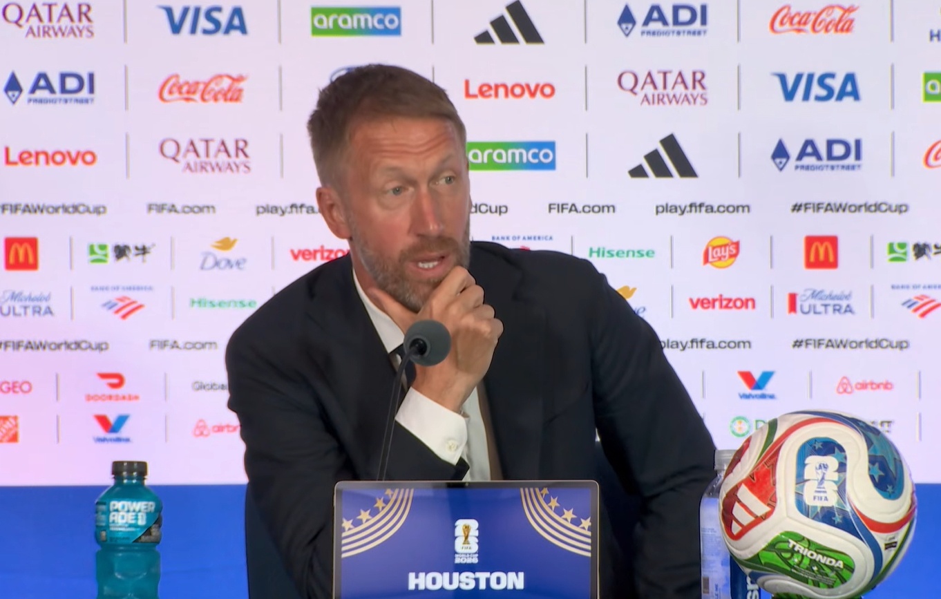 Potter đáp trả khi bị CĐV chỉ trích là người khiến Chelsea sa sút: “Não anh có vấn đề à?”