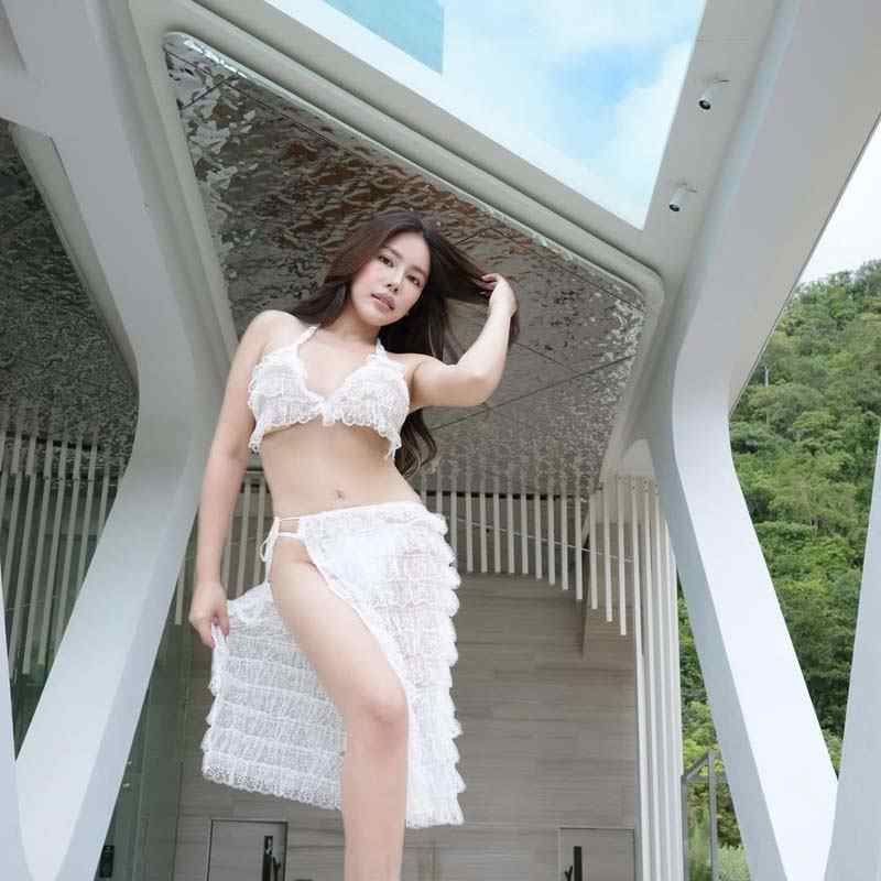 นาฟ ฉัฐนันท์ โชว์ทูพีซเขย่าใจที่บางแสน จะมุมไหนก็สวยเซ็กซี่ไม่เบา