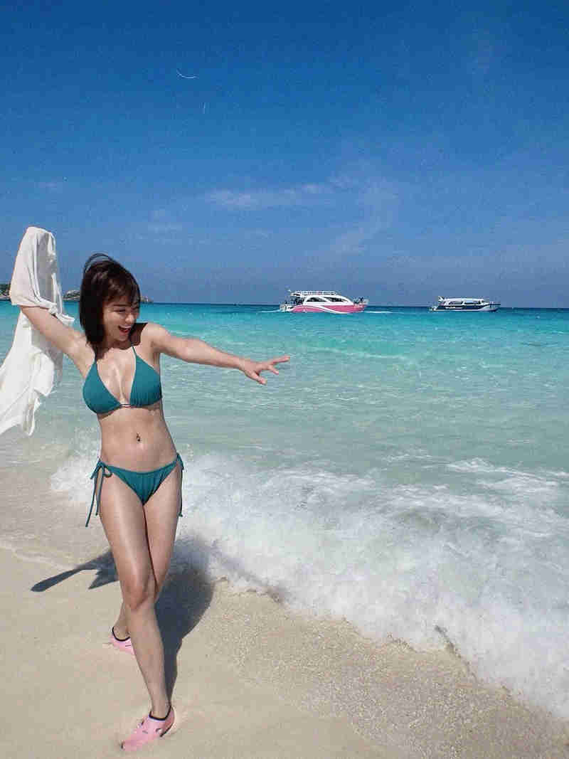 ฟางโกะ ทำทะเลเดือด อวดหุ่นแซ่บสะท้าน ในชุดบิกินี่สีฟ้า