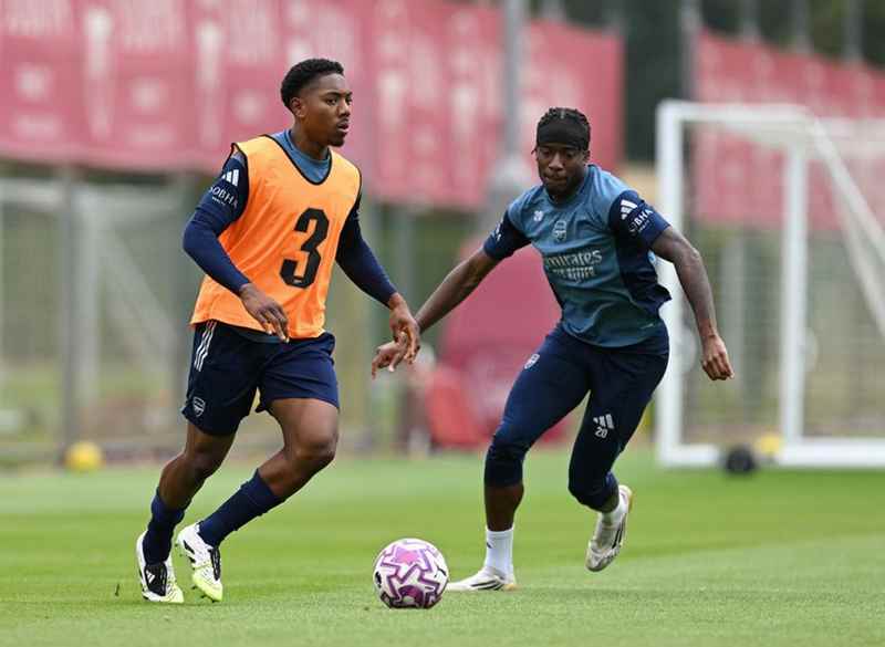 ​แกลเลอรีการฝึกซ้อม: เตรียมพร้อมสำหรับเกมที่แอนฟิลด์