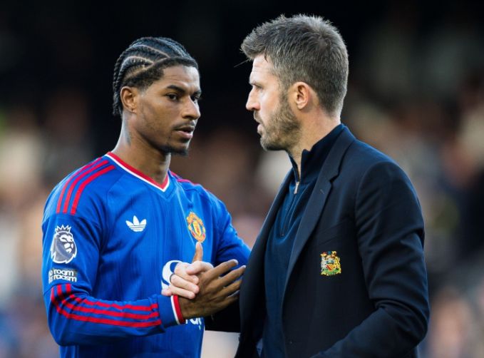 Neville: Carrick phải ngừng bênh vực cầu thủ, tôi chưa từng thấy Man United đi bộ như vậy