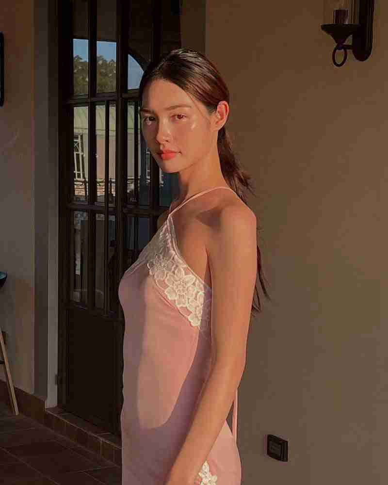 มิ้นท์ รัญชน์รวี เปิดโหมดเซ็กซี่ นุ่งเดรสกระโปรงผ่าข้าง-เว้าหลัง ทำเอฟซีใจเต้นรัว !