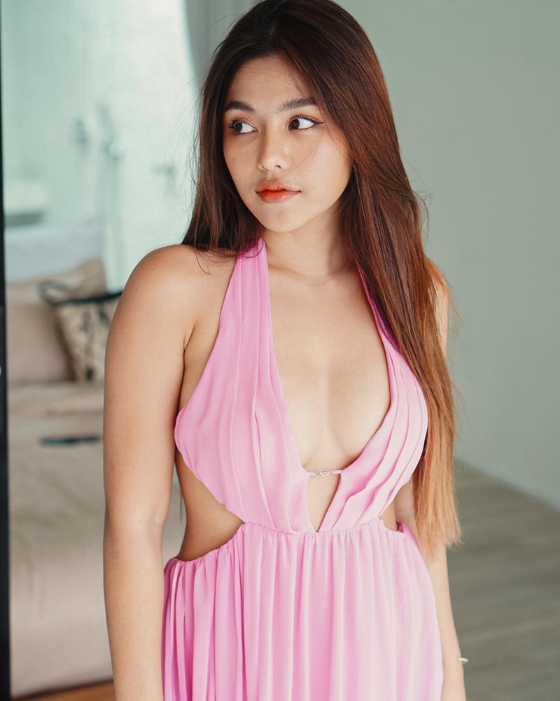 แฟน ๆ ตาลุกวาว ธัญญ่า อาร์สยาม ใส่ชุดเดรสสีชมพูหวาน เว้าอกแบบแซ่บ ๆ