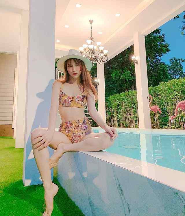 แอปเปิ้ล สีสะเหงียน ไฮโซสาวลาว ในชุดว่ายน้ำ ลูกหนึ่งแล้วก็ยังแซ่บ !!
