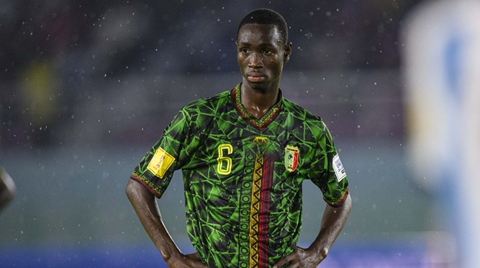 OFFICIAL - แมนยู ประกาศคว้าตัว เซกู โกเน กองกลางดาวรุ่งอนาคตไกล เข้ารัง