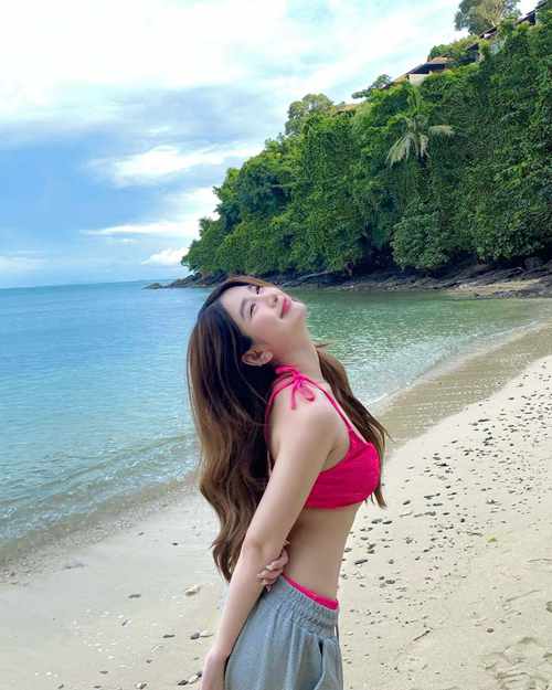 นาวลิ้ม ญาตาวี สวมบิกินี่สุดเซ็กซี่ที่ชายหาด